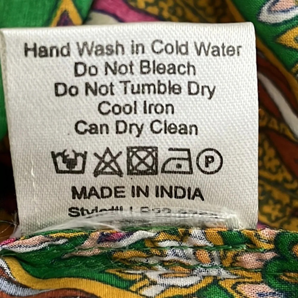 Love The Label Evelyn Top in Carmela Kelly Green - New With Tags - Size Medium - Picture 9 of 9